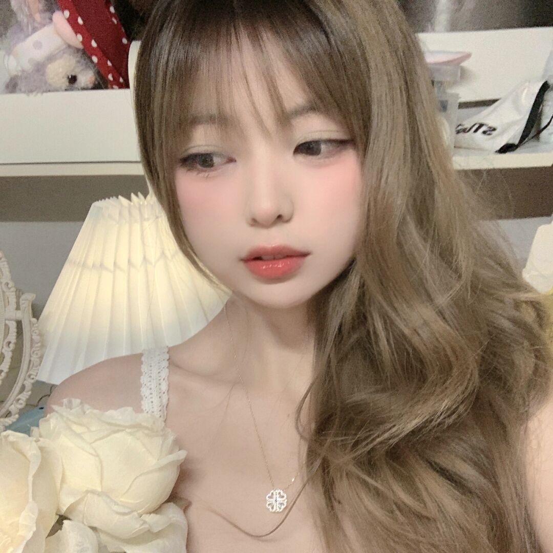 《当红小生被拍与女制片人同回公寓，资源咖疑云再起》配图