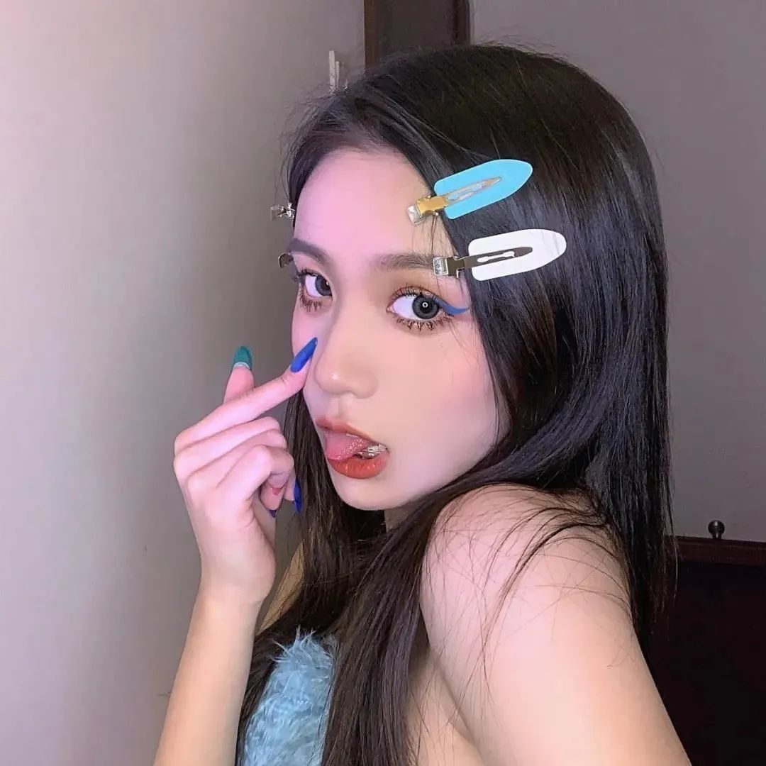 《某女团成员被曝霸凌队友，群聊记录流出脏话连篇》配图