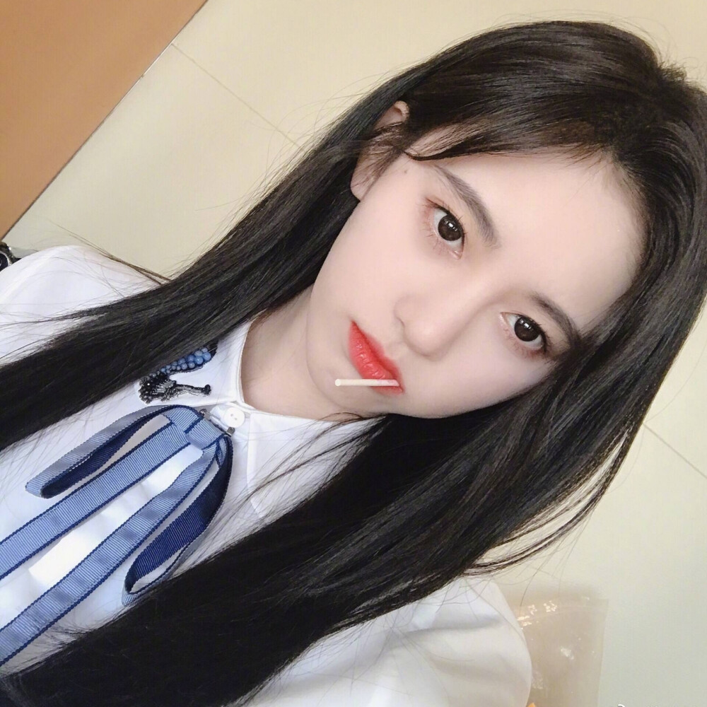 《某影后私下聚会视频流出，酒后吐槽同行演技差》配图